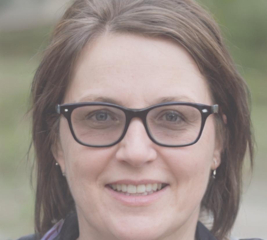Dr. Sarah Müller, Leitende Finanzanalystin